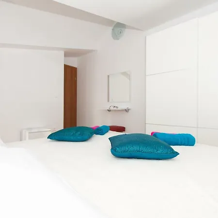 Apartment Island *
