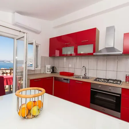 Island Apartment *